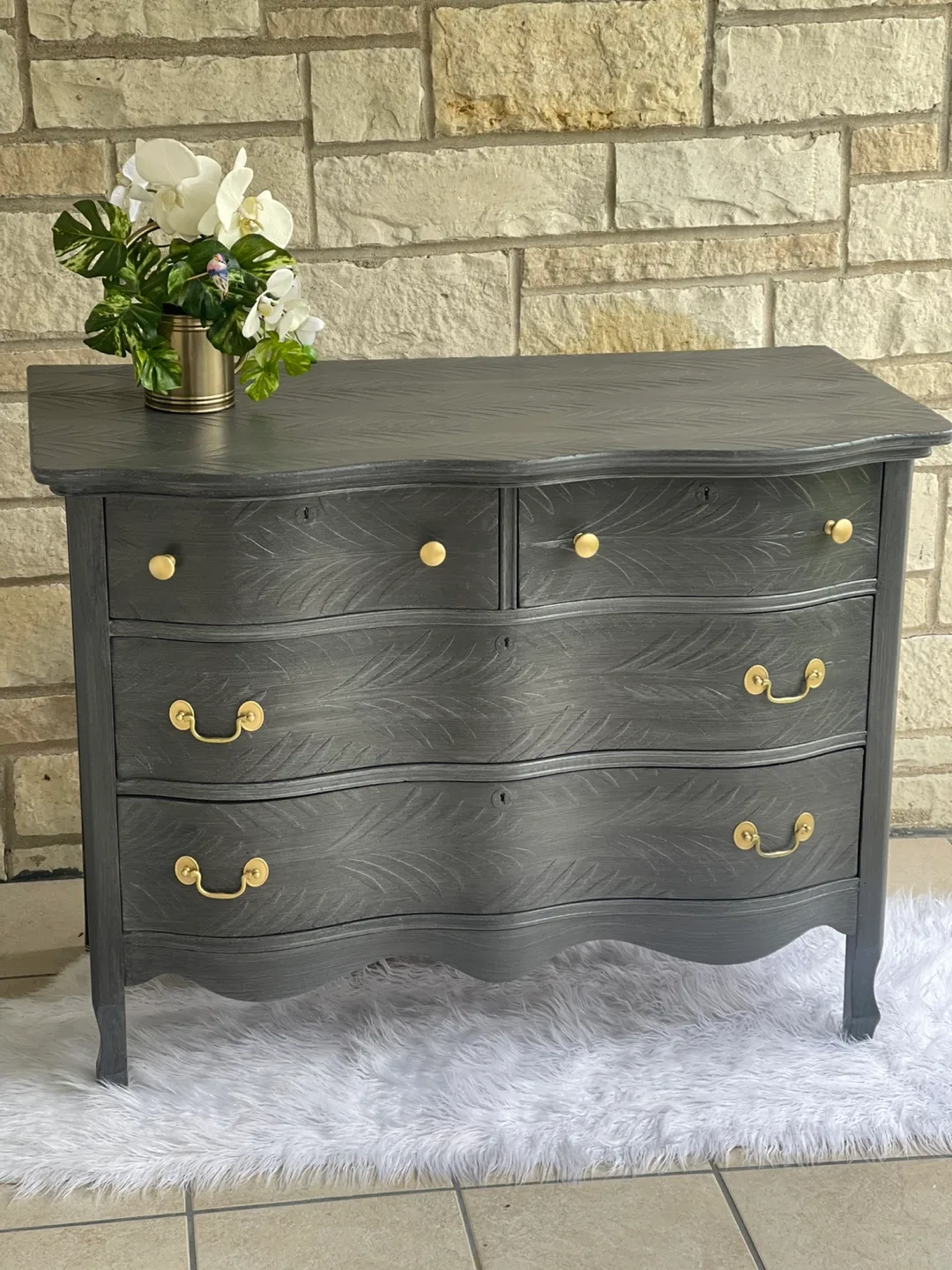 Beautiful 4 drawers Dresser/ TV Stand/Entrance Piece image indicator(9)