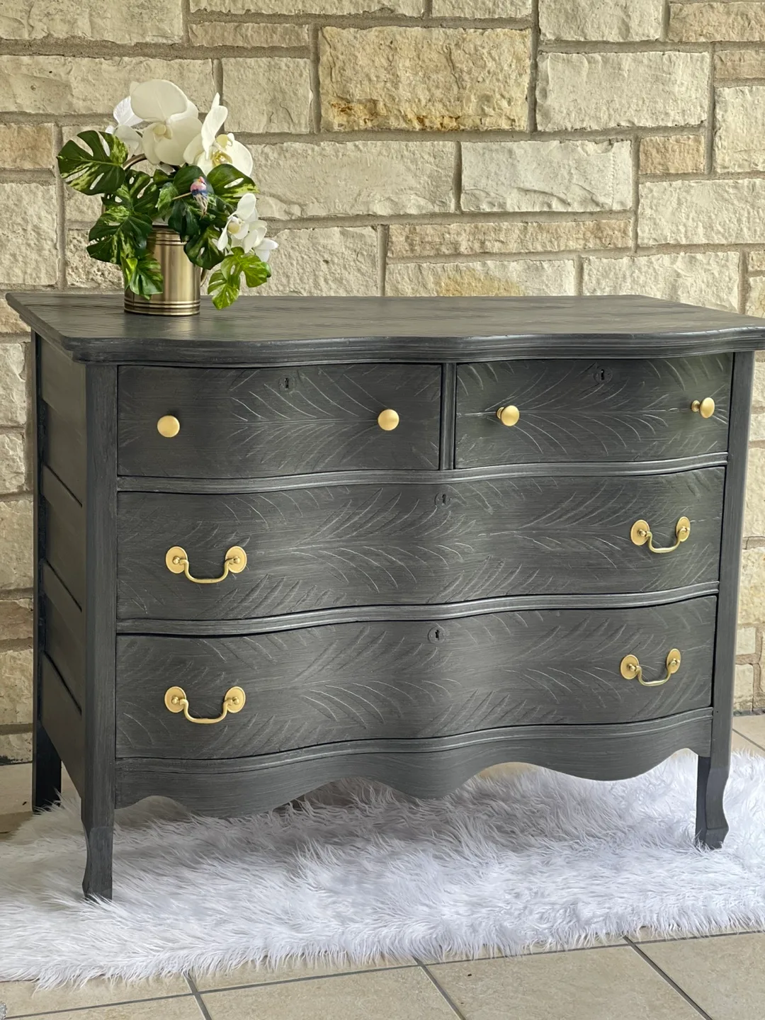 Beautiful 4 drawers Dresser/ TV Stand/Entrance Piece image indicator(10)