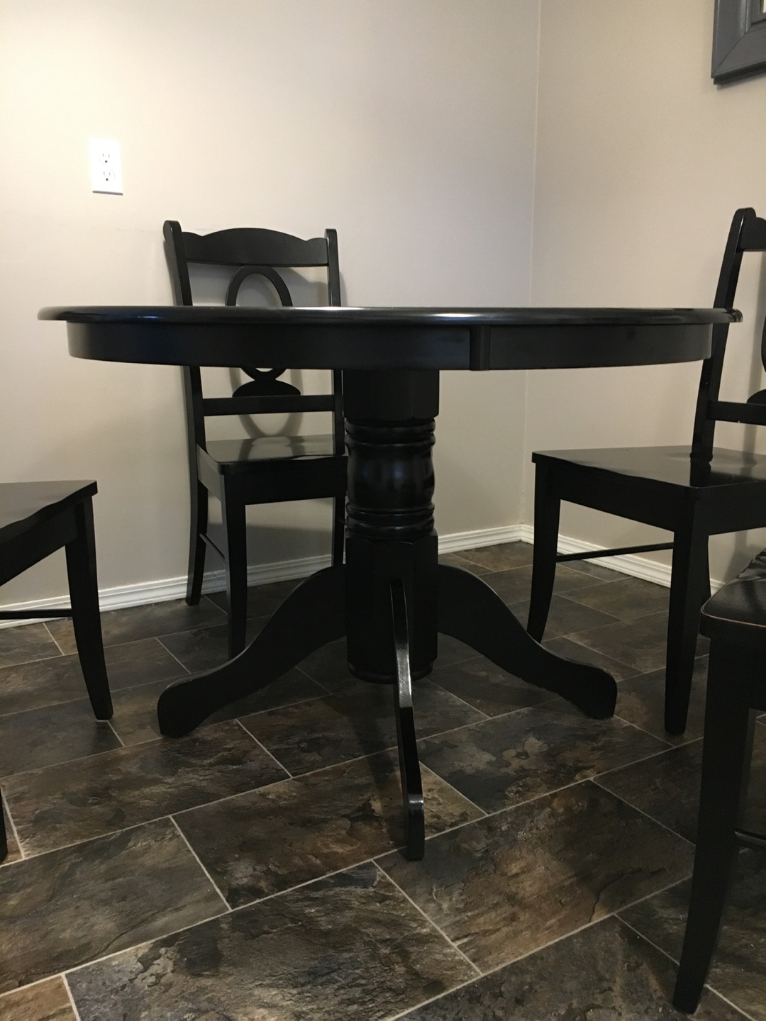 5-piece Antique Style Black Round Pedestal Dining Set - photo 2