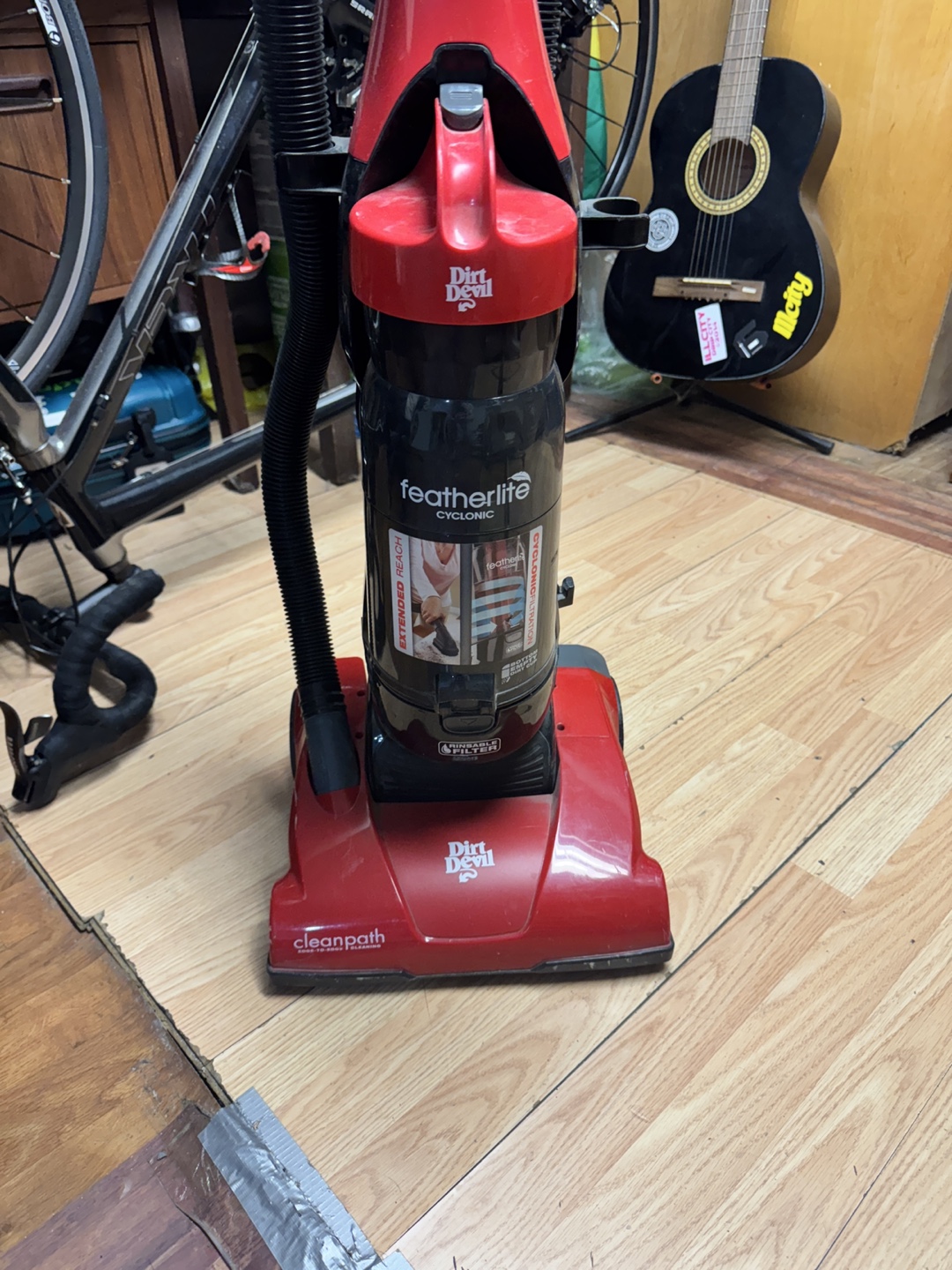 Dirt Devil Featherlite Cyclonic Upright Vacuum Cleaner - photo 2