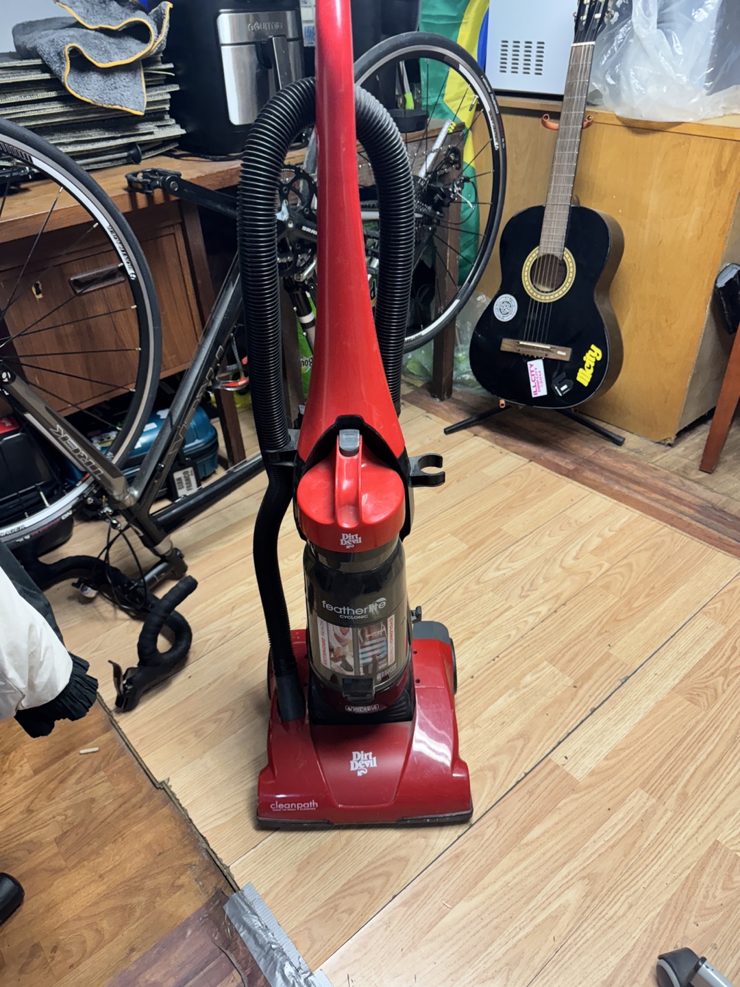 Dirt Devil Featherlite Cyclonic Upright Vacuum Cleaner