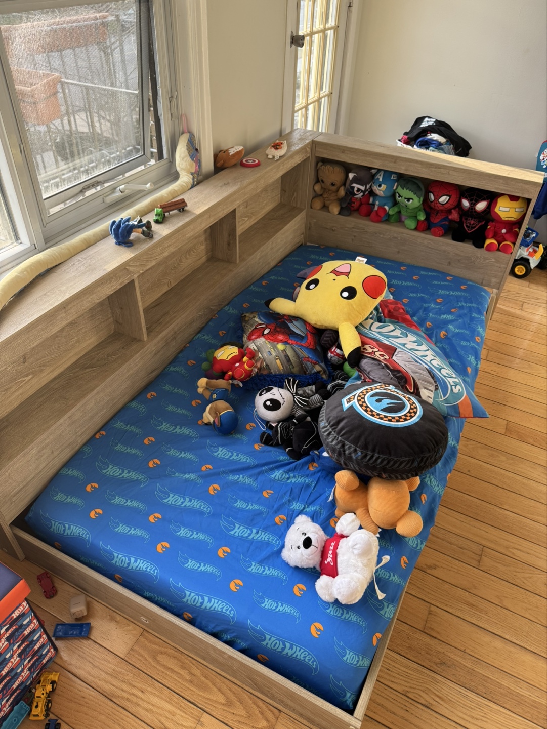 Twin Daybed with Built-in Bookshelves - photo 2