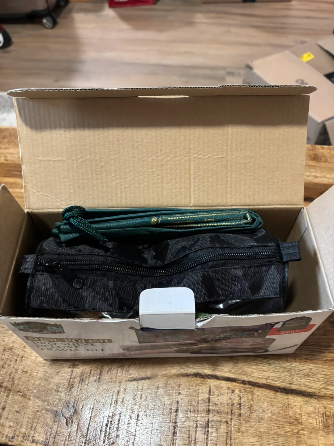 New Shoepolish, Deluxe Travel Kit image indicator(2)