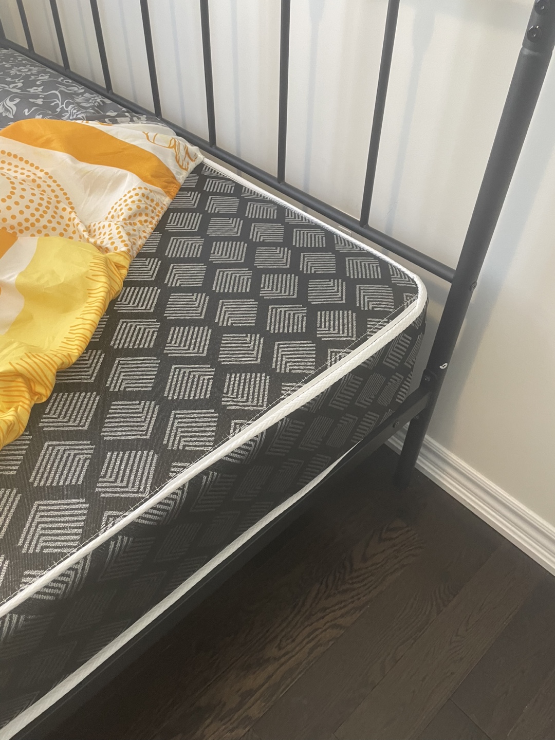 Queen mattress - photo 2