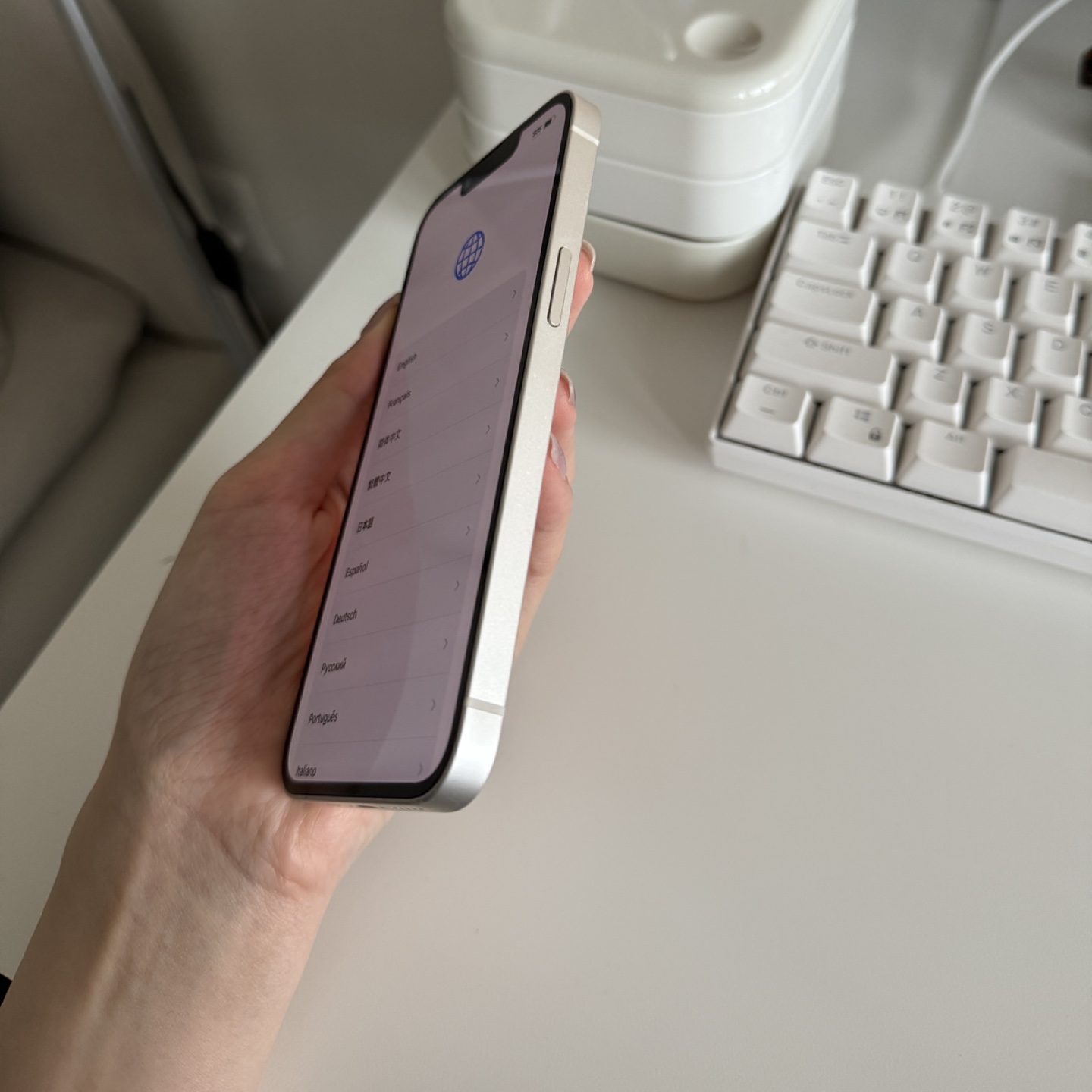 iPhone 13 - 128gb White - photo 2