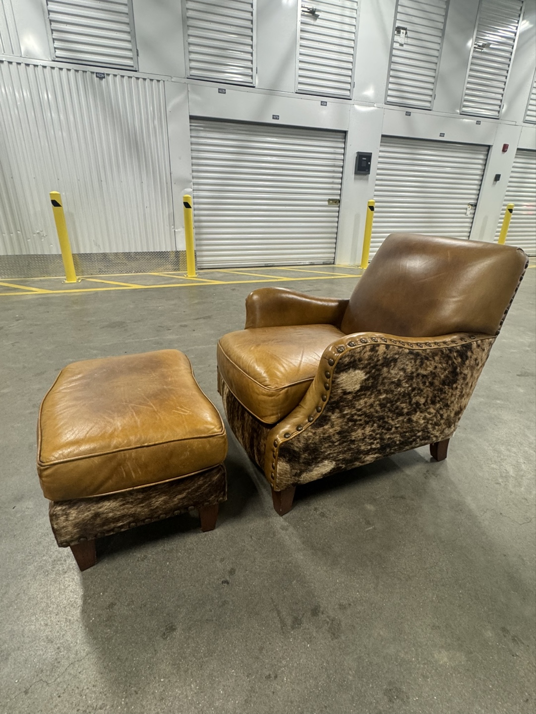 Free delivery arm chair leather
