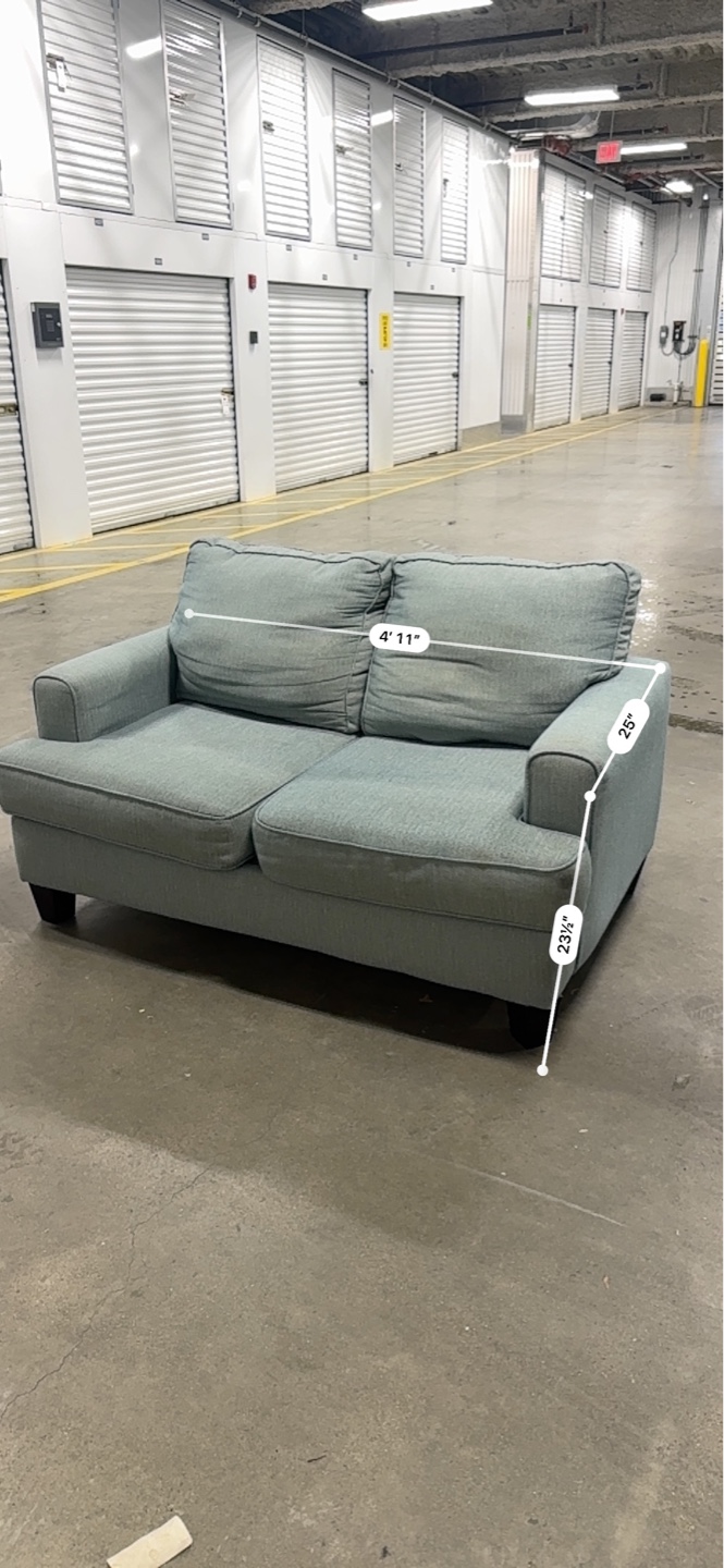 Free delivery Loveseat - photo 2