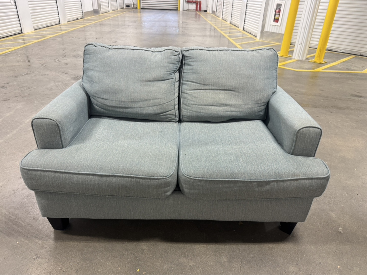 Free delivery Loveseat