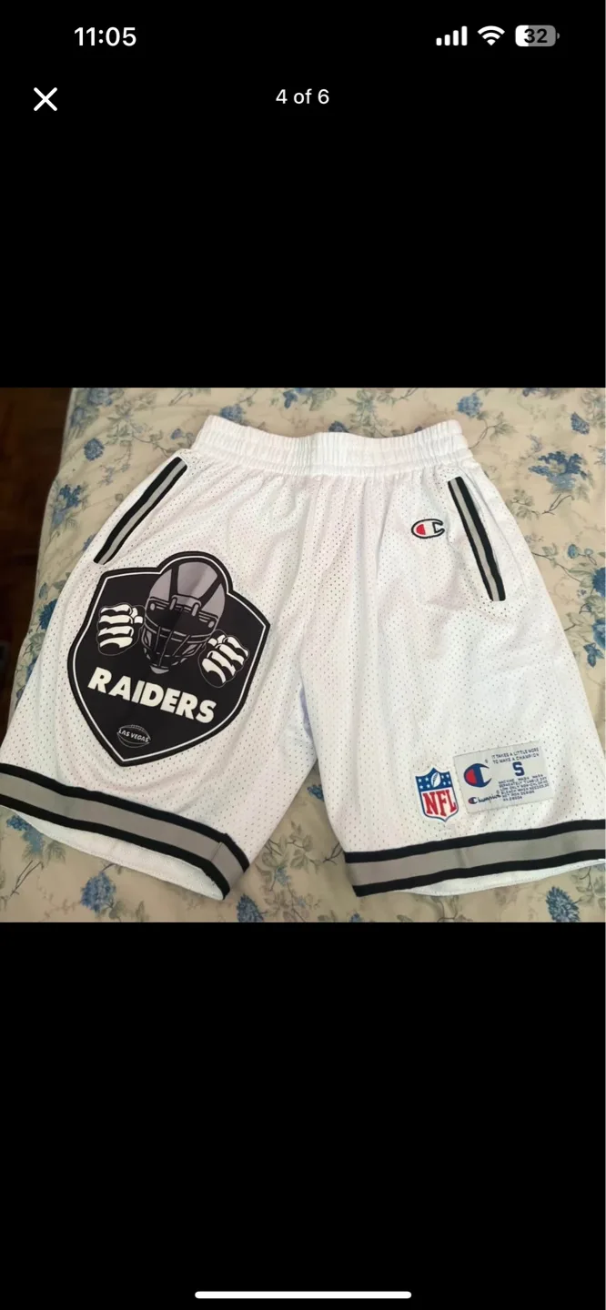 Mens shorts thumbnail