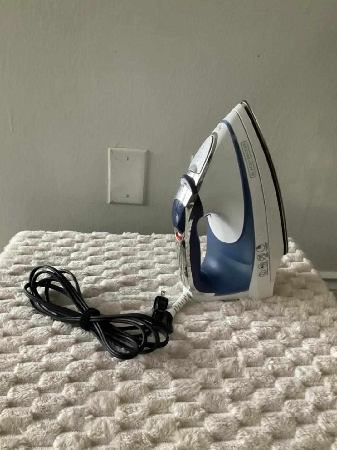 Black+Decker Steam Iron image indicator(2)