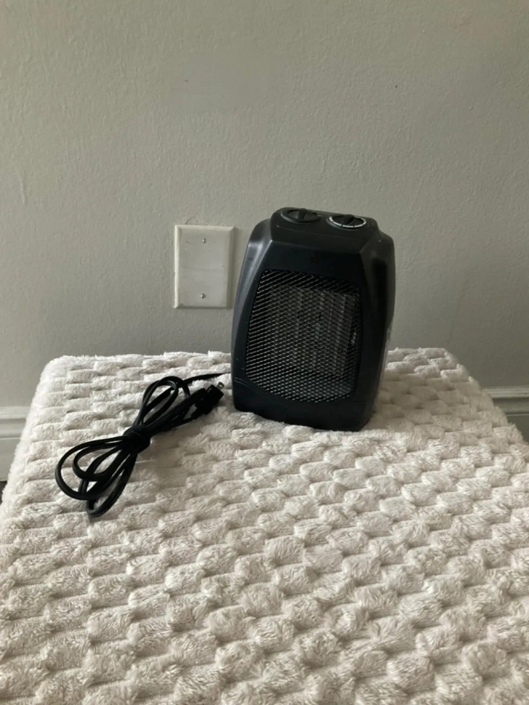 Compact Personal Heater thumbnail