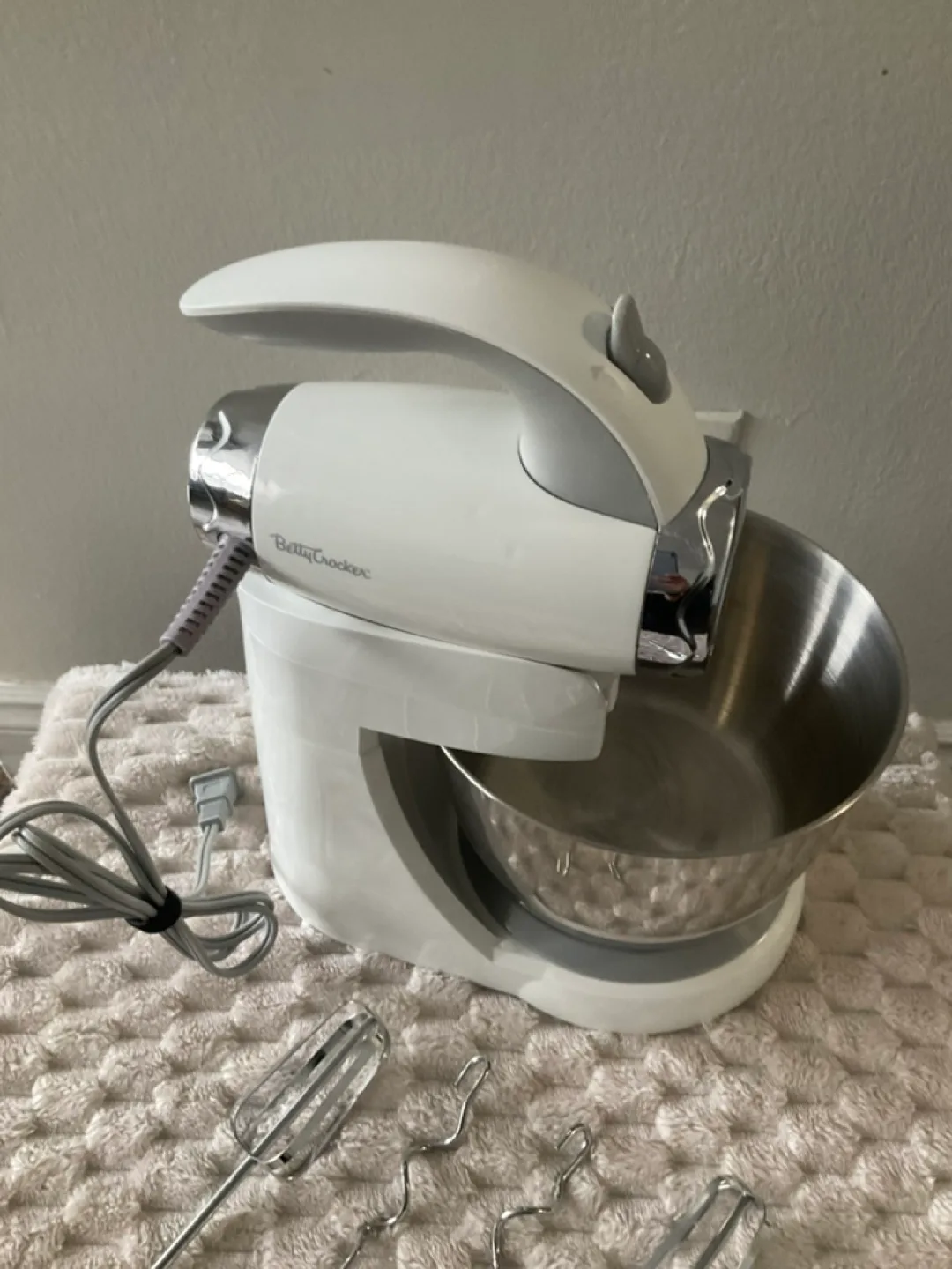Betty Crocker Electric Stand Mixer with Attachments image indicator(2)