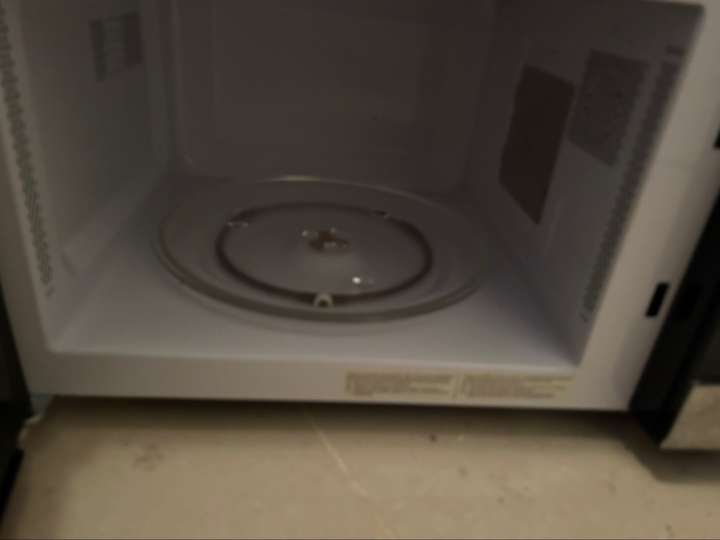 microwave oven - photo 2