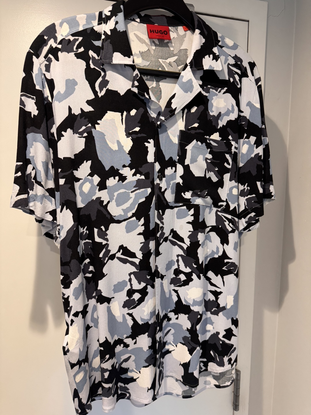 Men’s Hugo Boss Short Sleeve Shirt (Size L)