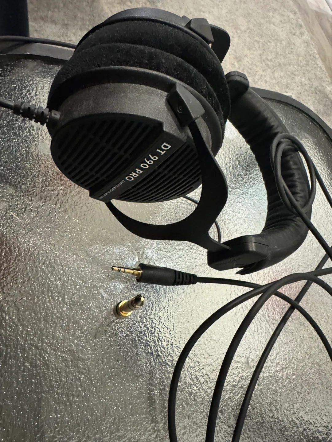 Beyerdynamic DT 990 Pro Limited Edition 250 Ohm Headphones thumbnail