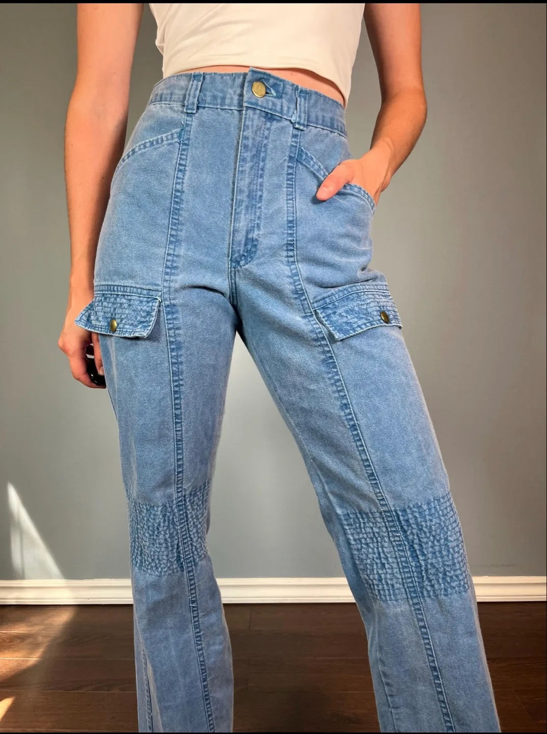 Vintage High-Waisted Light Wash Denim Cargo Pants image indicator(2)