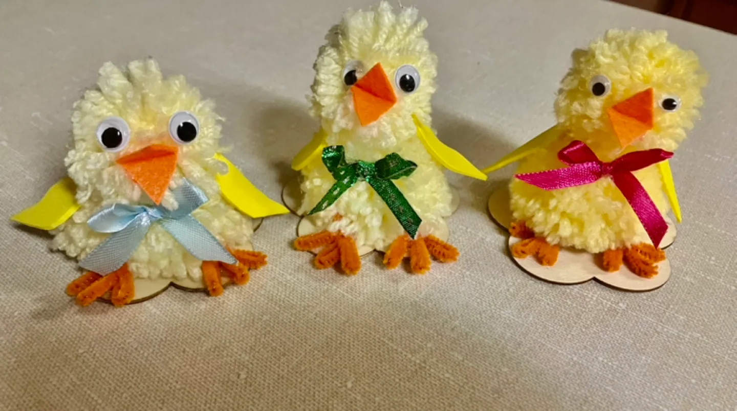 Adorable Yarn Pom-Pom Easter Chicks and Bunnies image indicator(4)