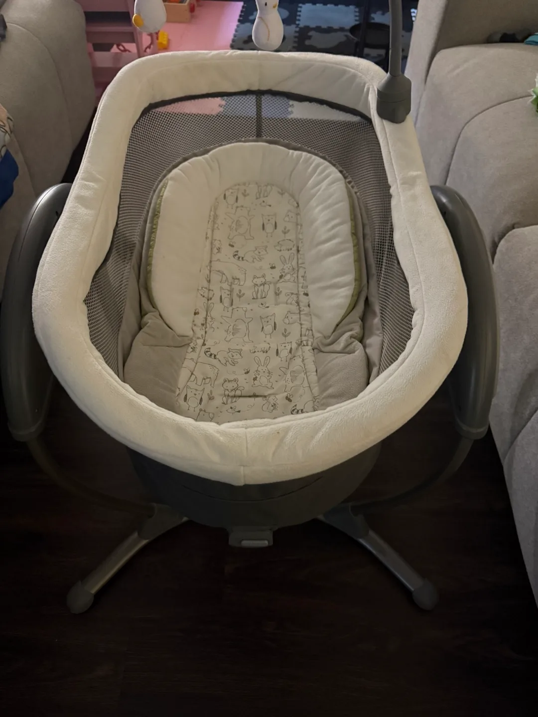 Graco Swing & Rocker Baby Bassinet image indicator(2)