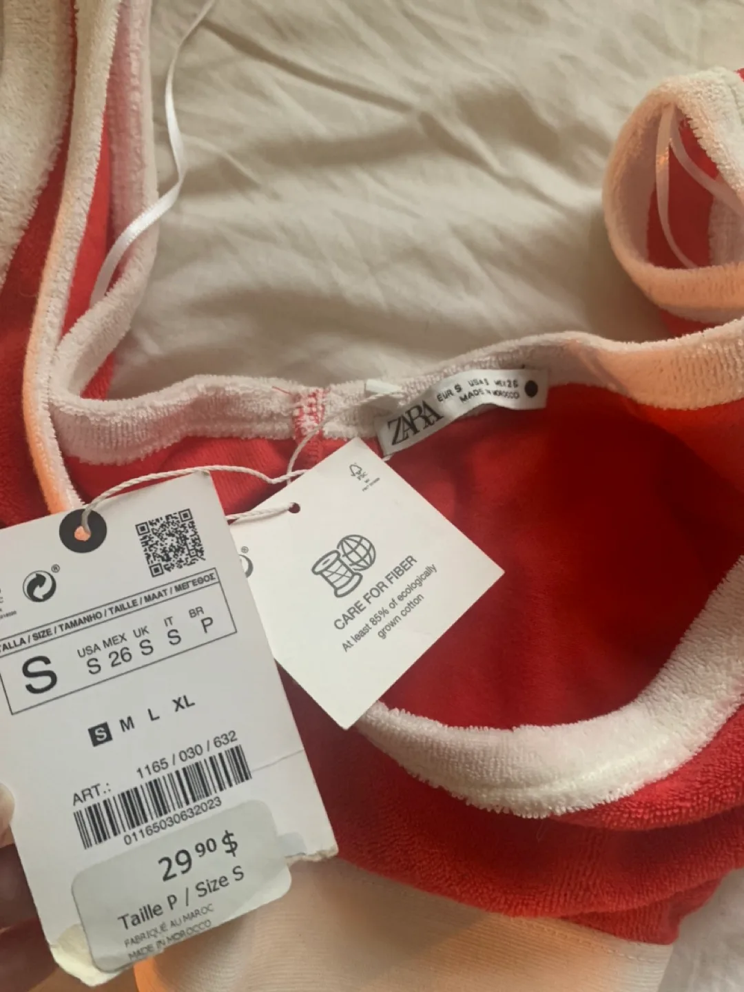 💚BNWT Zara Red & White Terrycloth Crop Top with keyhole size s image indicator(4)