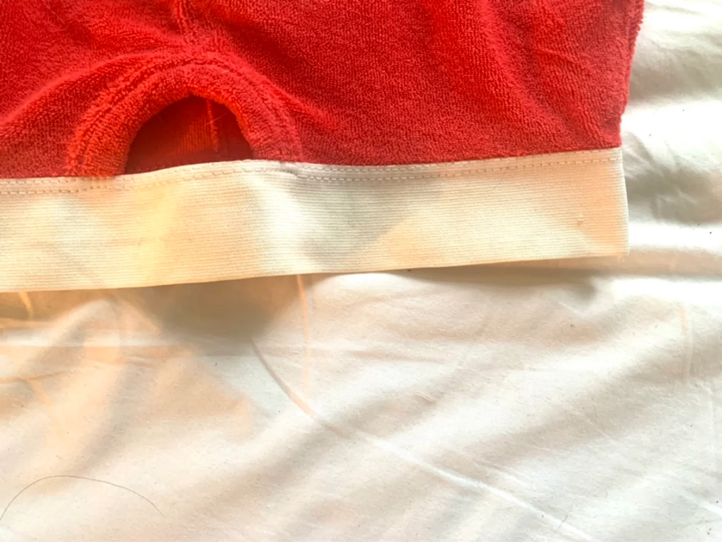 💚BNWT Zara Red & White Terrycloth Crop Top with keyhole size s image indicator(2)