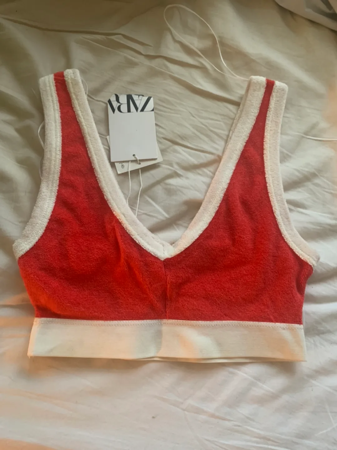 💚BNWT Zara Red & White Terrycloth Crop Top with keyhole size s image indicator(3)
