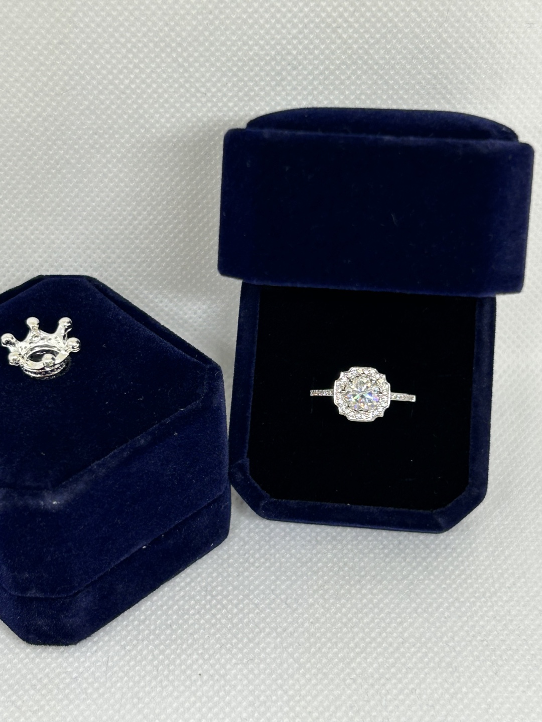 Elegant Halo Moissanite Diamond Engagement Ring - photo 2