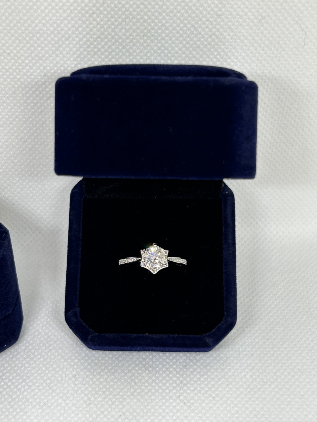 Elegant Solitaire Moissanite Diamond Ring with Accents - photo 3
