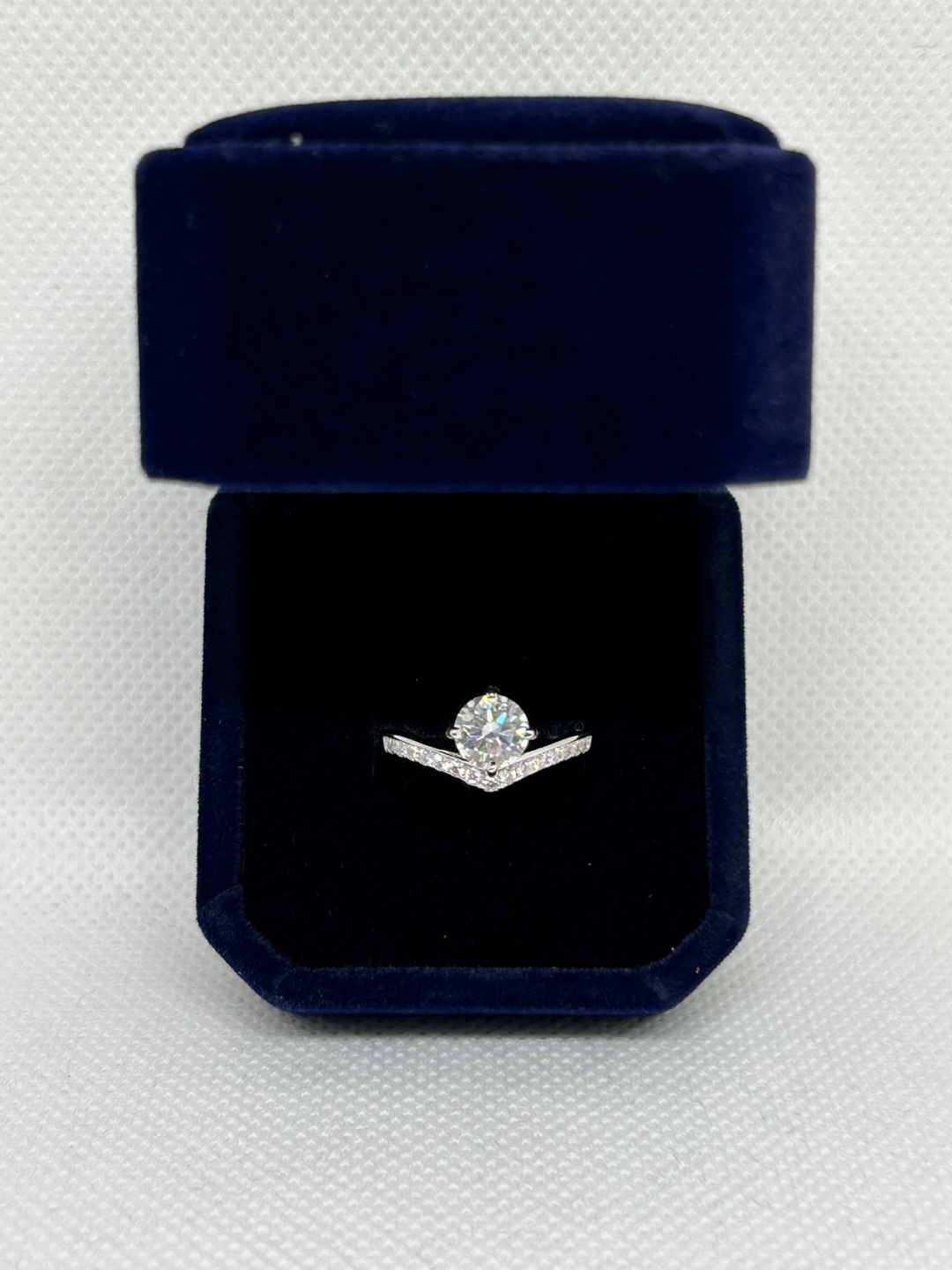 Stunning V Solitaire Moissanite Diamond Ring with Crown Charm - photo 2