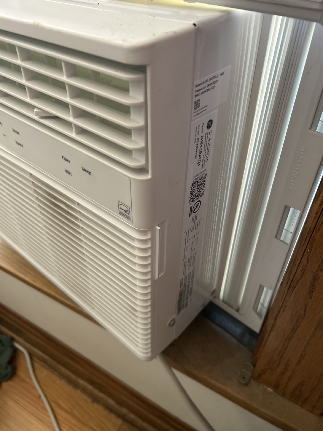 GE Window Air Conditioner with Remote - photo 2