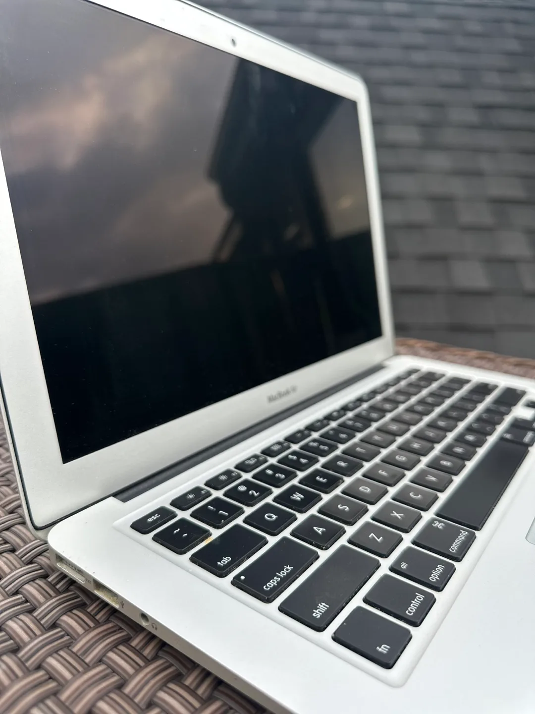 MacBook Air 13-inch, Intel i5 image indicator(2)