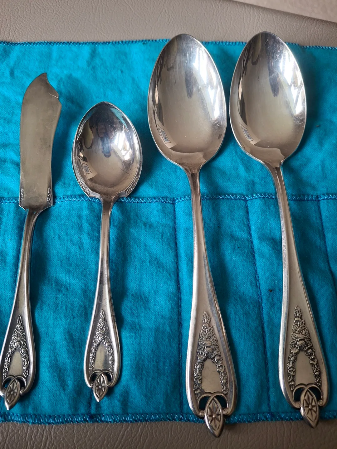 Rogers Brothers silver plated flatware. XS Triple, Old Colony image indicator(3)