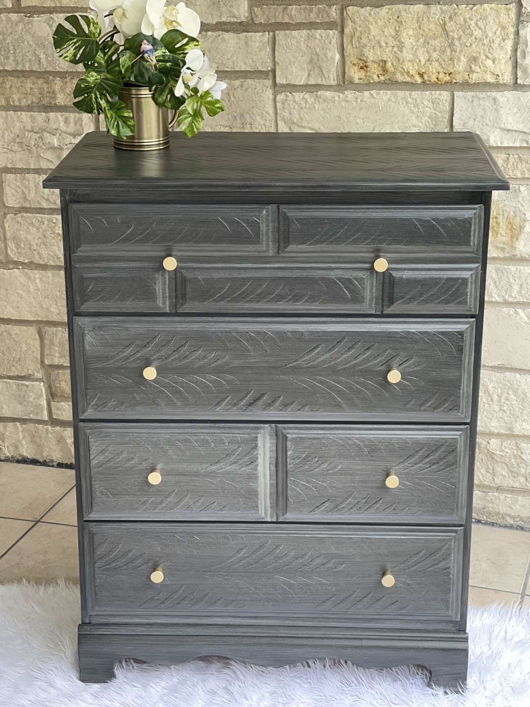 Beautiful 4 drawers dresser Brushed Gray/Gold