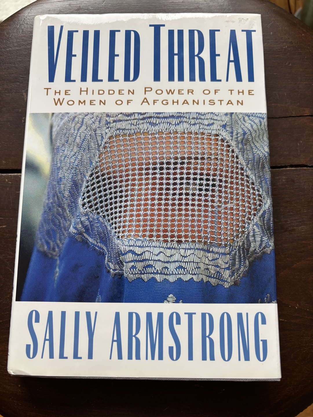 Veiled Threat: The hidden power …by Sally Armstrong