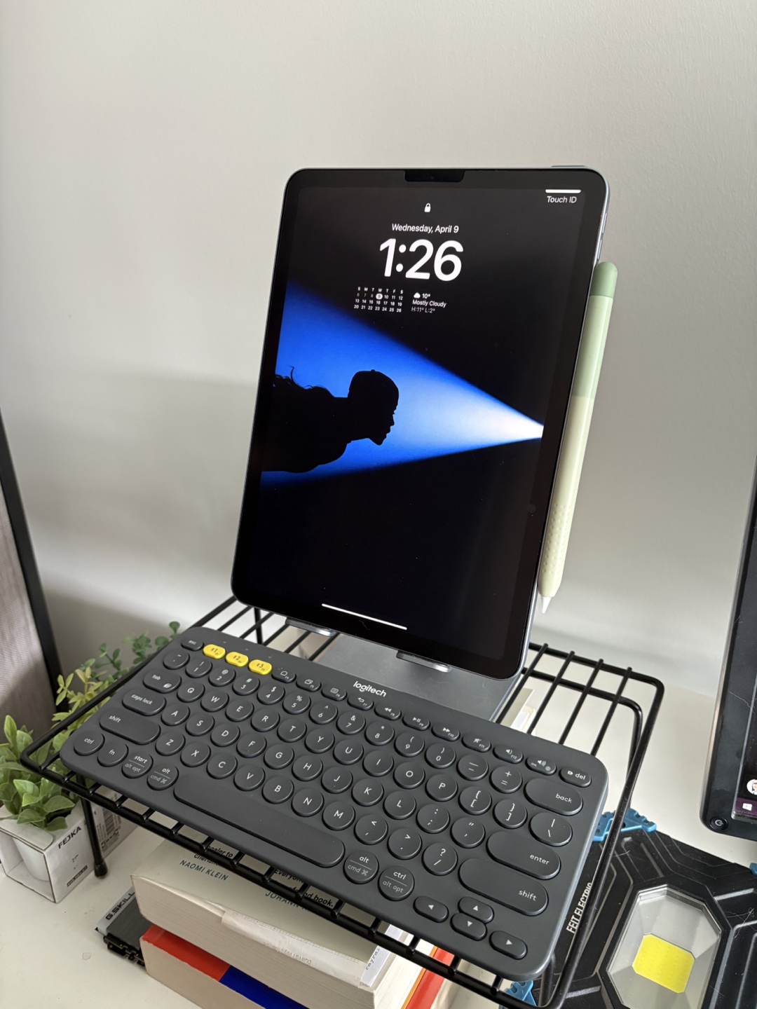 iPad Air (4th generation) with Logitech Keyboard Folio - photo 5