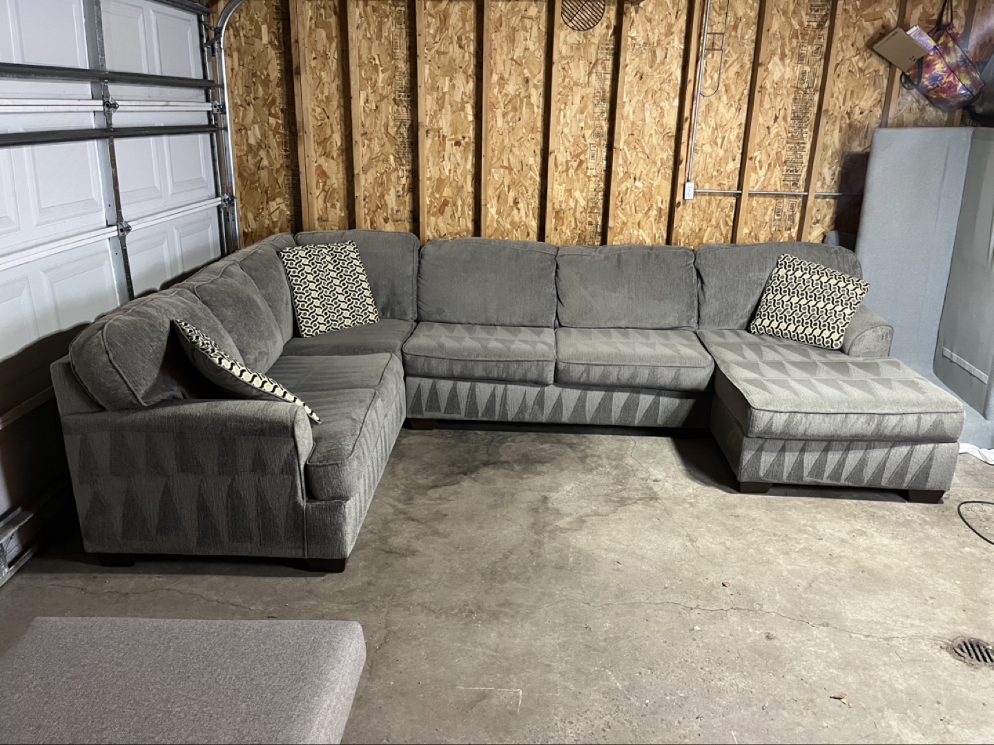 🚚 DELIVERY | Ashley Furniture Sectional Couch - photo 2