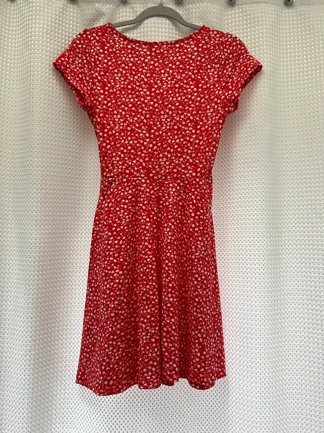 💚 Red and White Floral Wrap Dress image indicator(4)