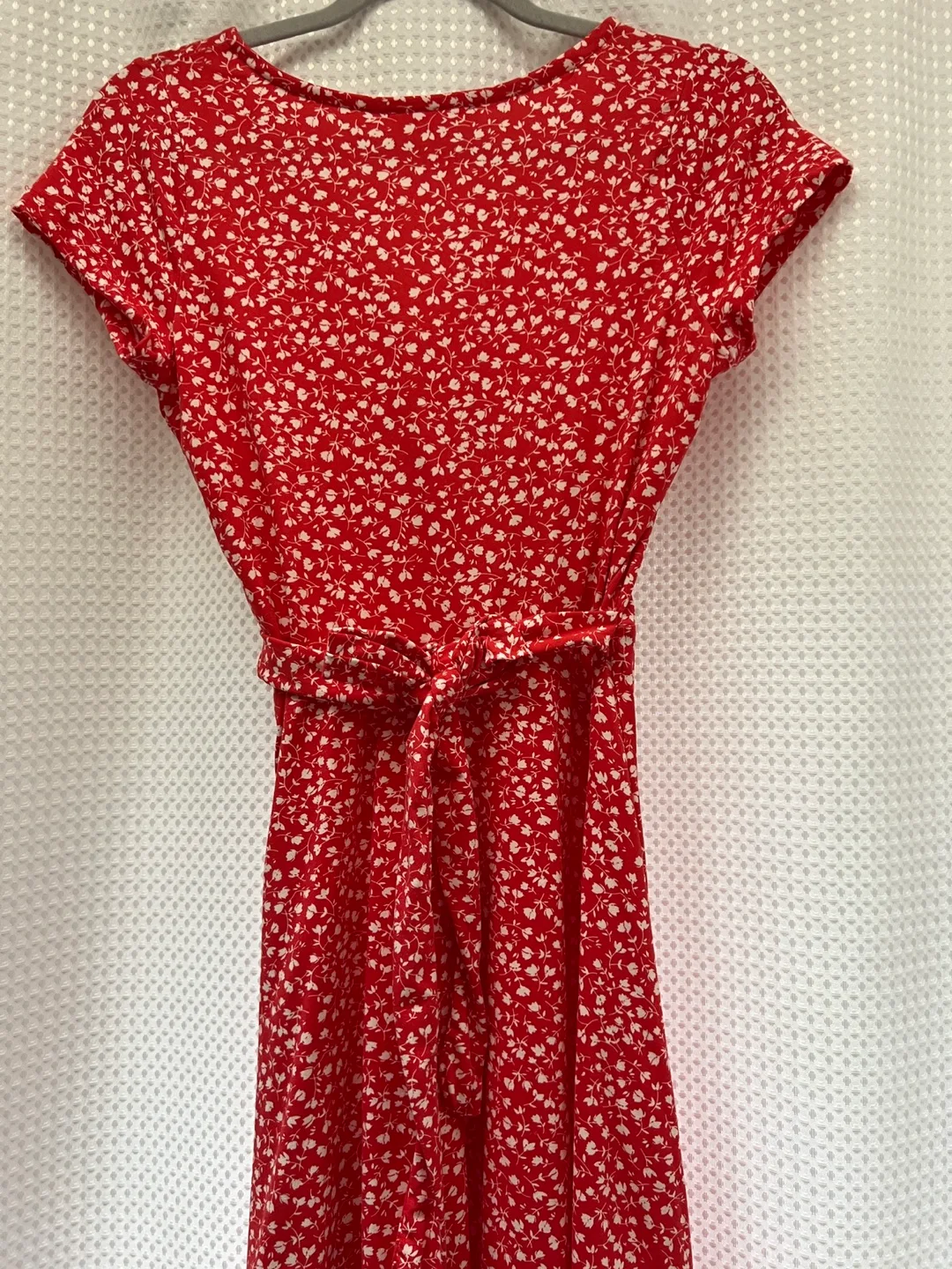 💚 Red and White Floral Wrap Dress image indicator(5)