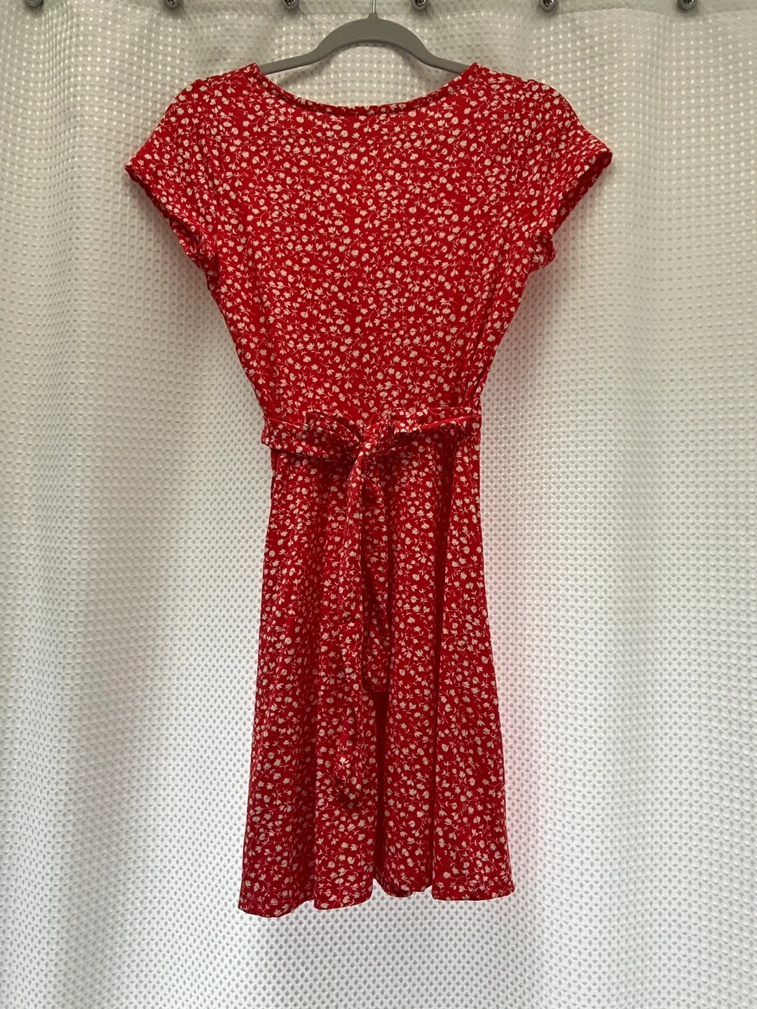 💚 Red and White Floral Wrap Dress image indicator(6)