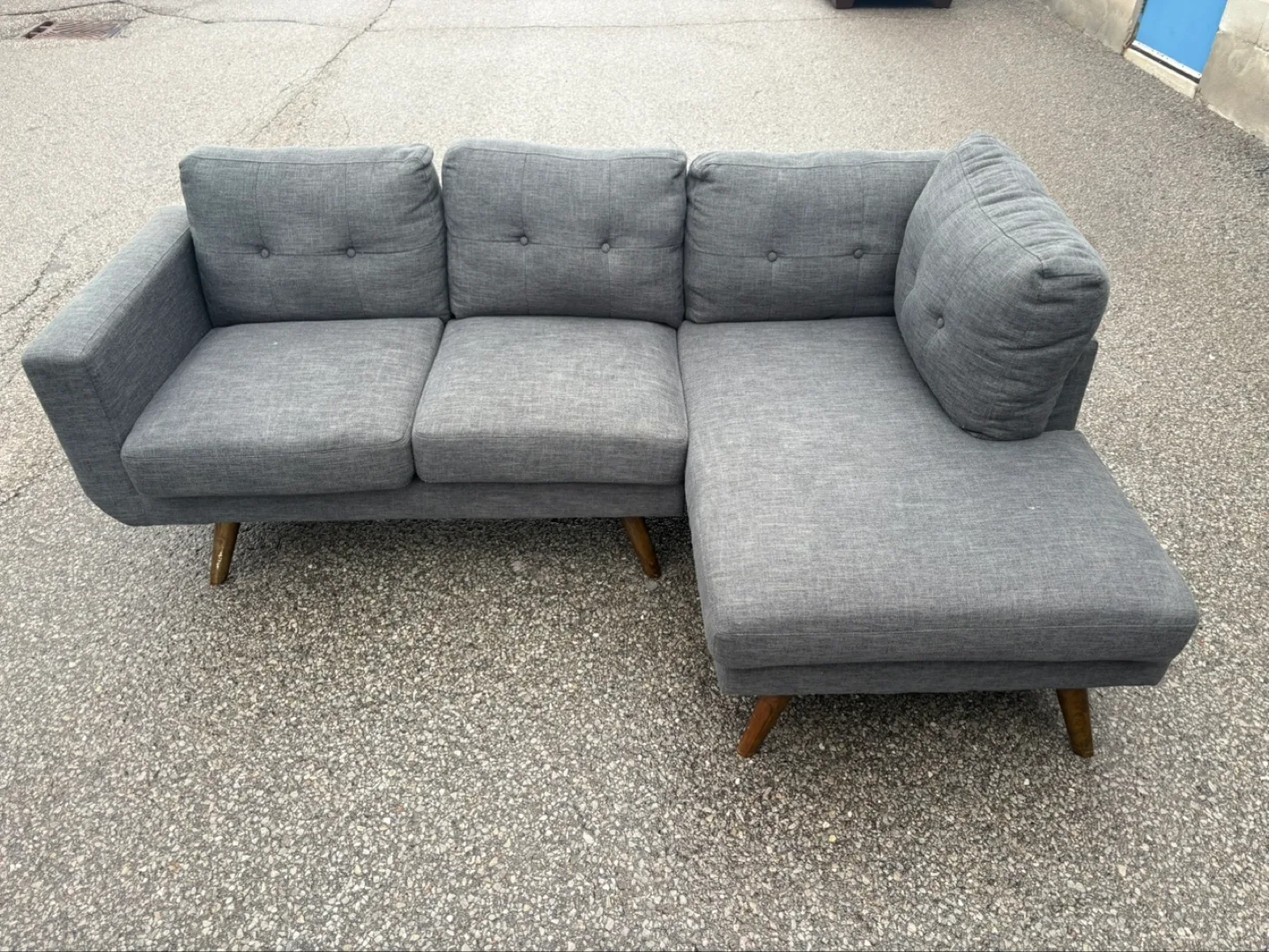 FREE DELIVERY✅ • GREY SMALL SECTIONAL COUCH / SOFA w/ CHAISE thumbnail