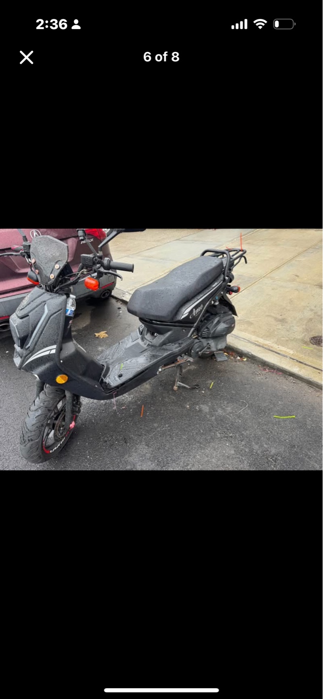 200cc moped. - photo 2