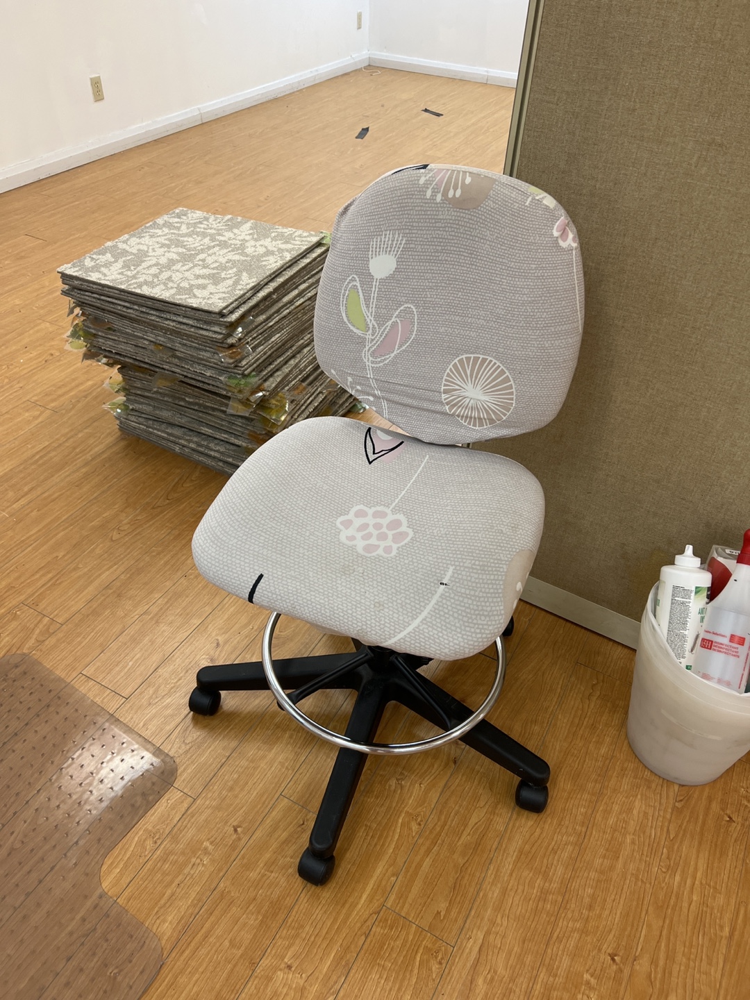 FREE JUST TAKE IT Floral Pattern Swivel Office Chair