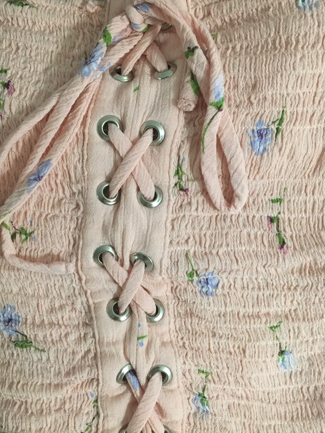 💚 Spring Top Forever 21 Pink Floral Lace-Up Crop Size Small image indicator(2)