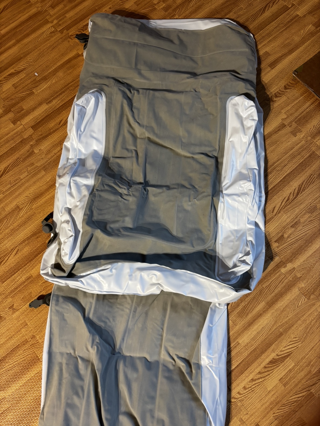 Inflatable Toddler travel Bed for airplane and car - photo 2