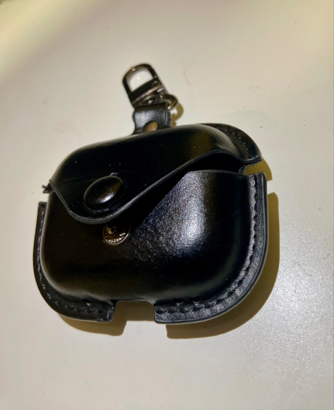 AirPods Leather Pouch with Keychain – Grab This Deal Now! 🔥