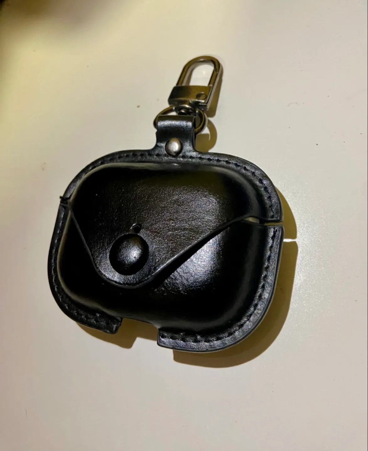 AirPods Leather Pouch with Keychain – Grab This Deal Now! 🔥 image indicator(3)