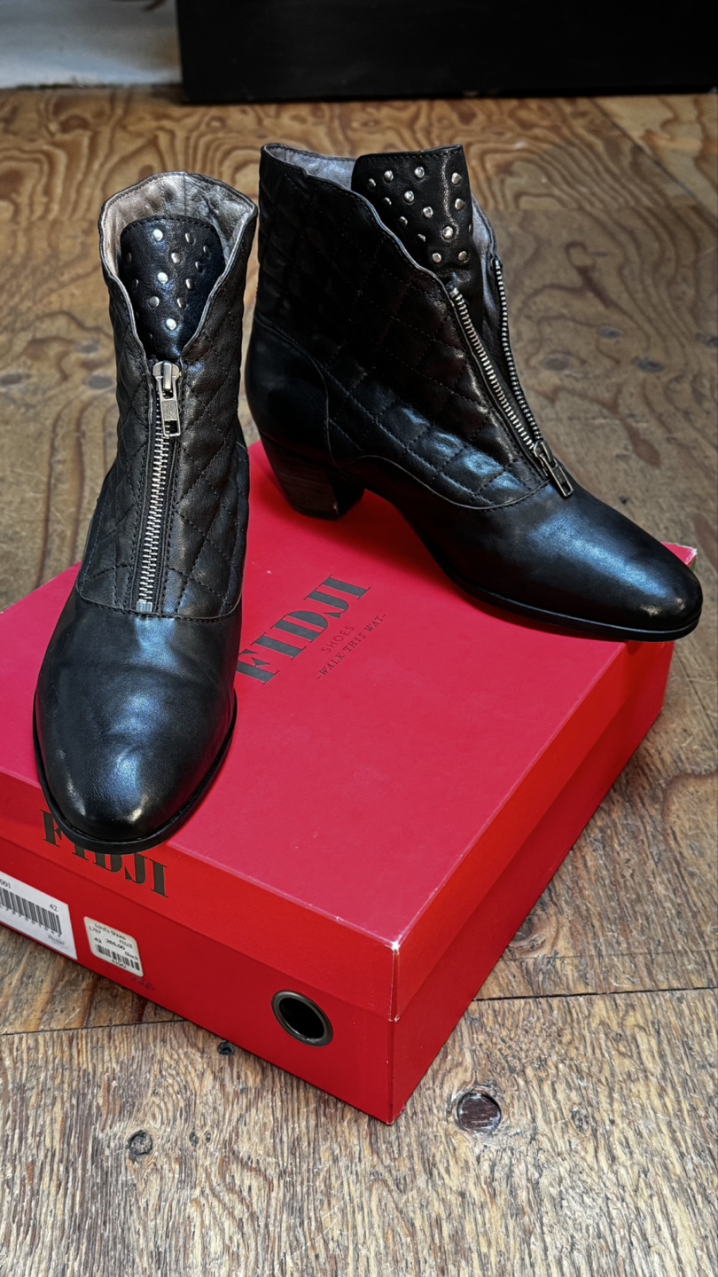 Size 42 uk  Women's Black Leather Quilted Ankle Boots - Size 42 - photo 2