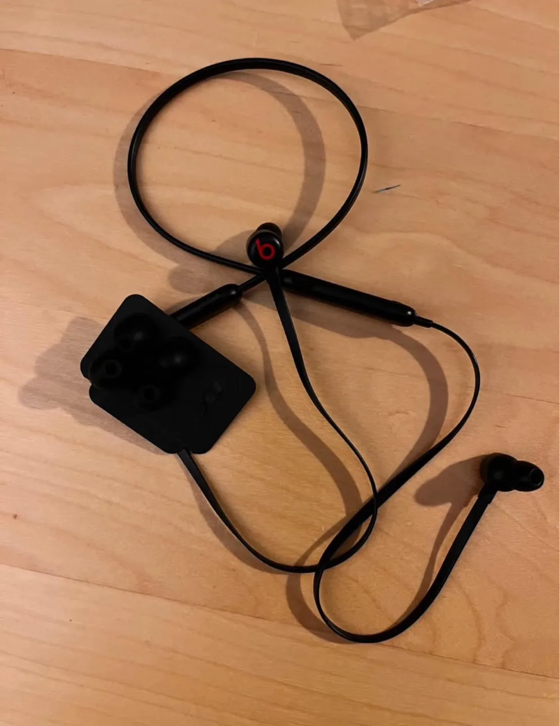 Beats Flex Wireless Earbuds image indicator(2)
