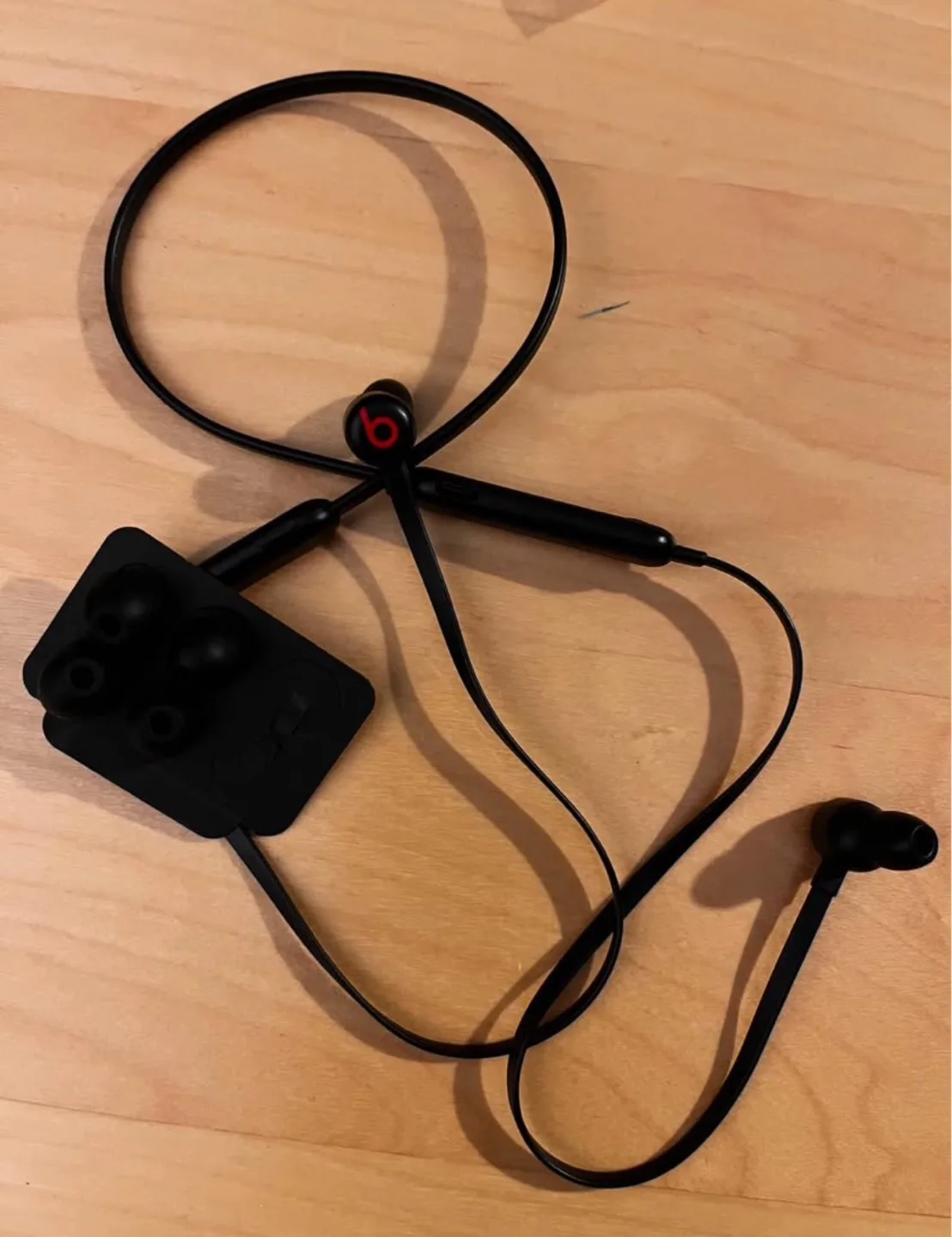 Beats Flex Wireless Earbuds image indicator(5)