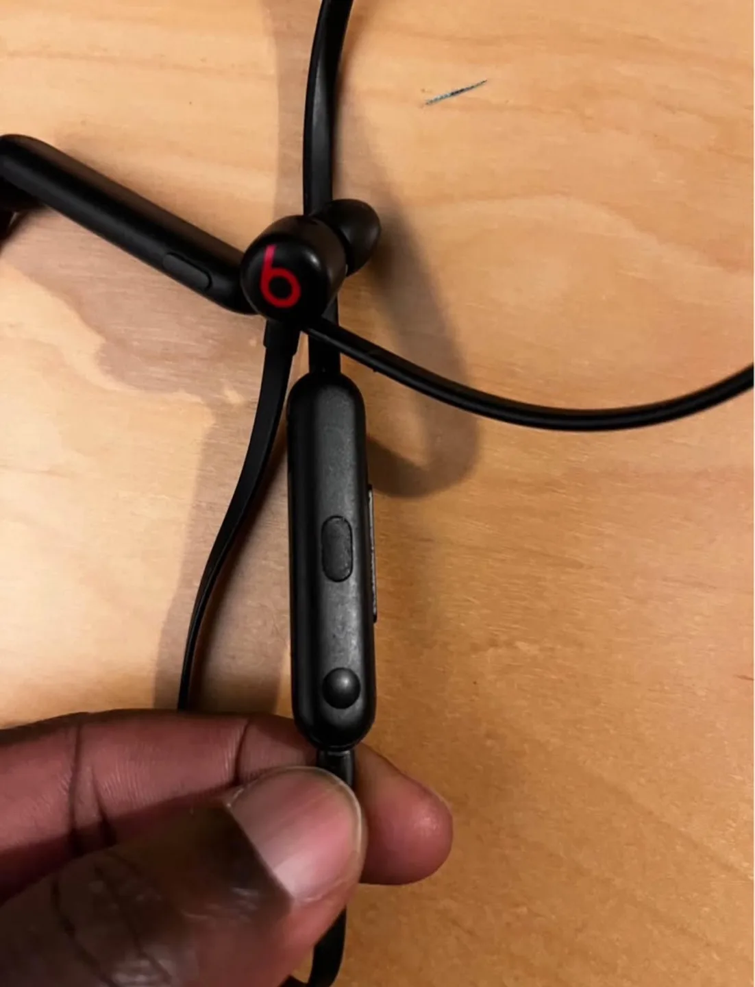 Beats Flex Wireless Earbuds image indicator(3)