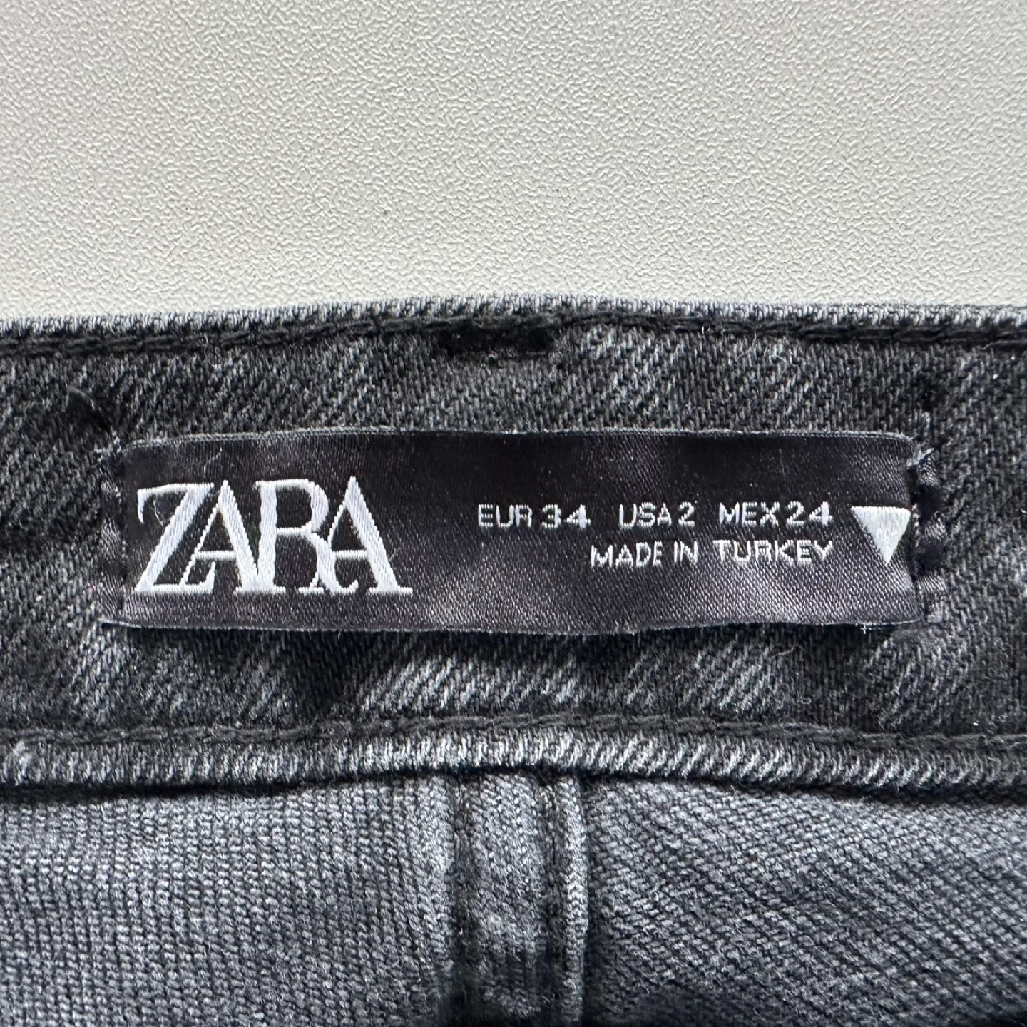 Zara Black Skinny Jeans with Glossy Finish Size 2 image indicator(8)
